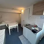 Low Budget Central Station Aparthostel