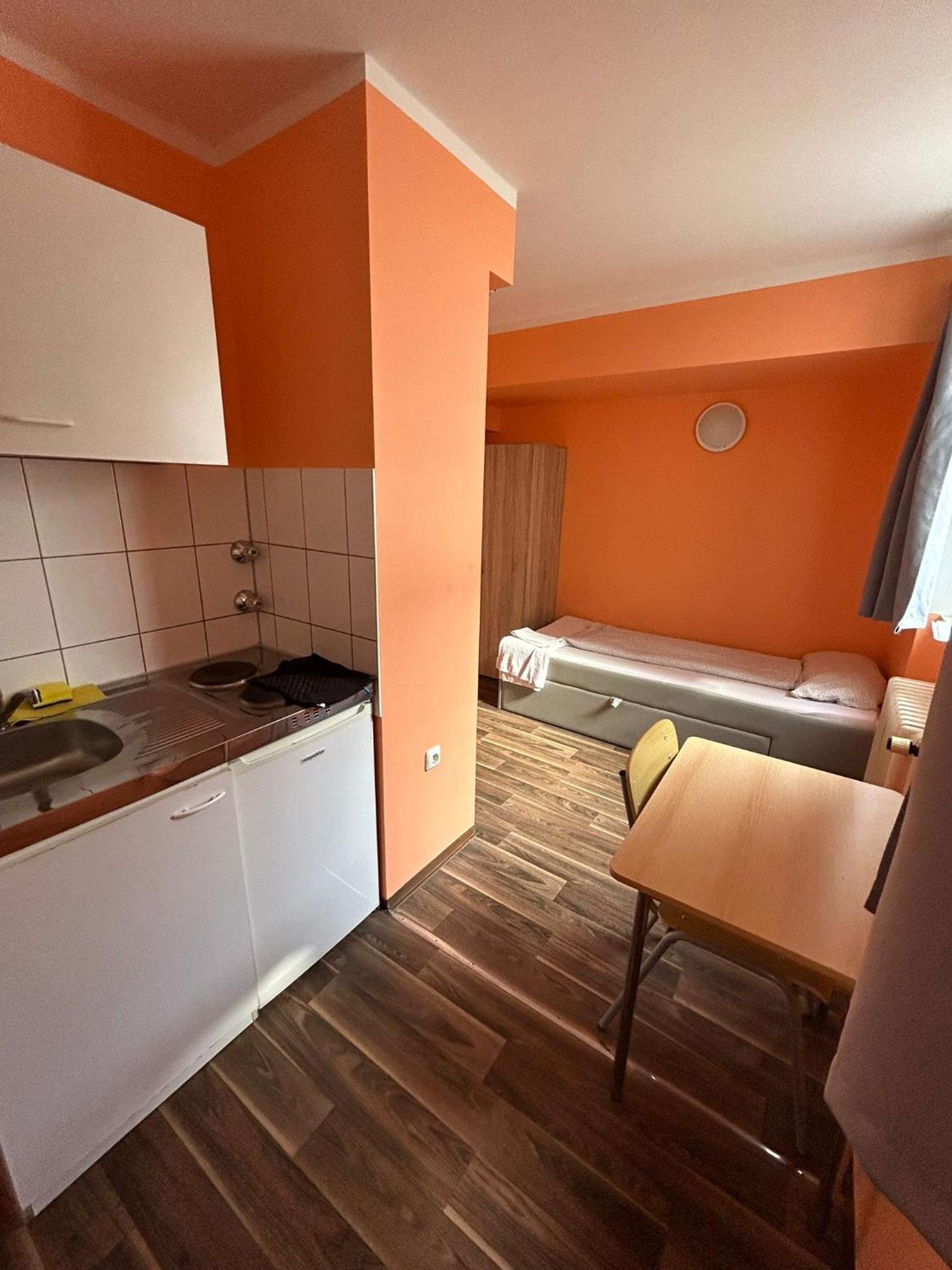 Budget Station Aparthostel Apartment *