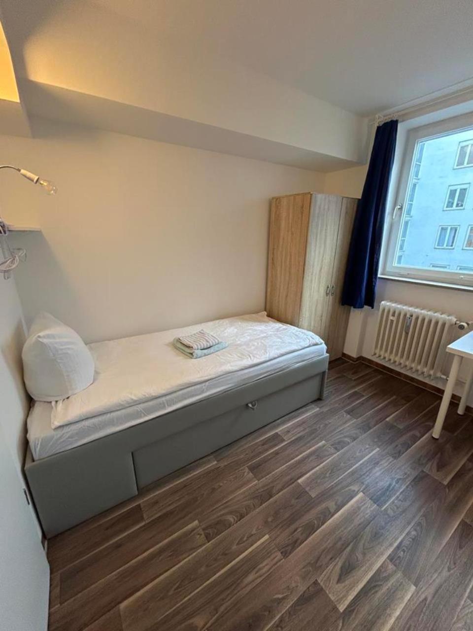 Budget Station Aparthostel Apartment